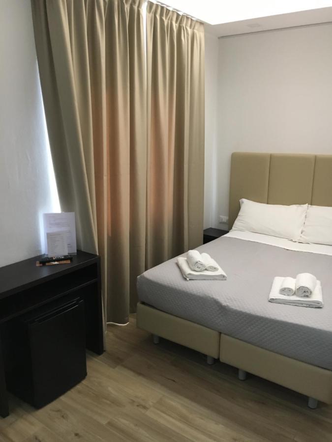 Hotel Saxon Ріміні Екстер'єр фото