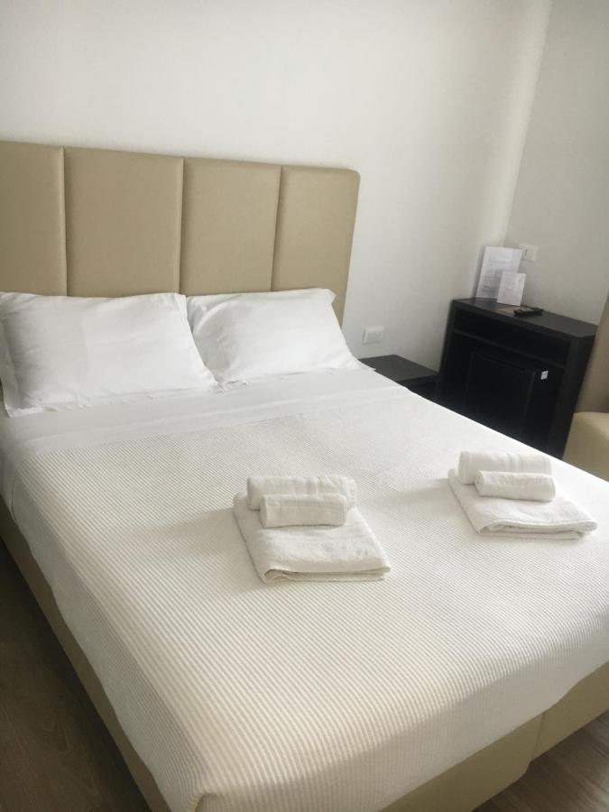 Hotel Saxon Ріміні Екстер'єр фото
