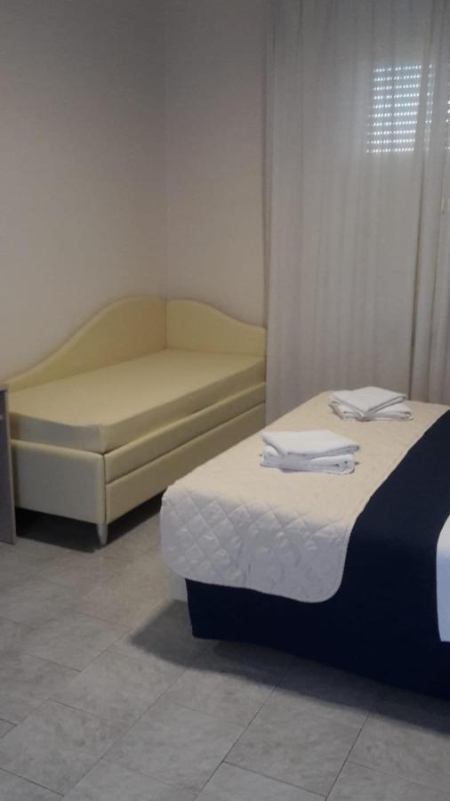 Hotel Saxon Ріміні Екстер'єр фото
