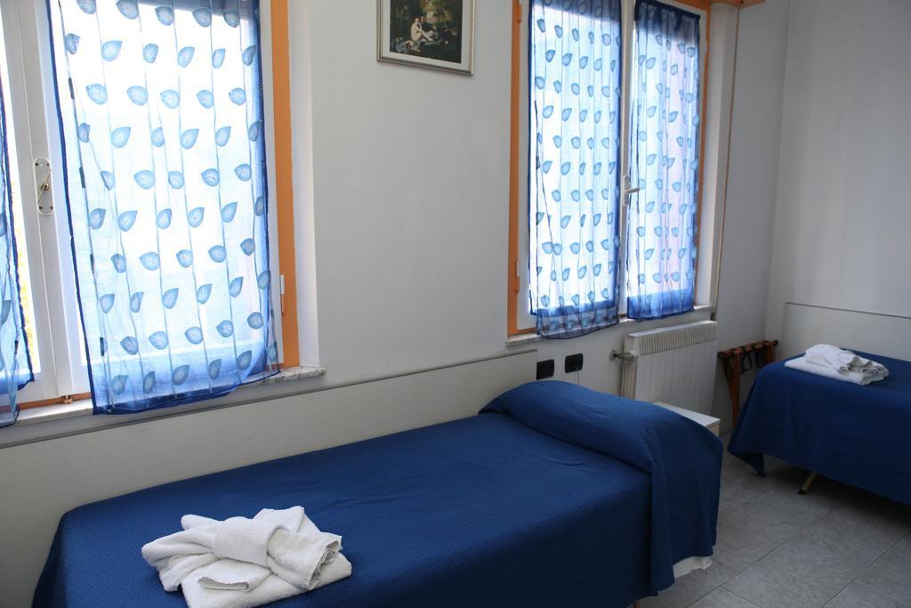 Hotel Saxon Ріміні Номер фото