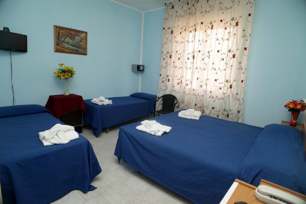 Hotel Saxon Ріміні Номер фото
