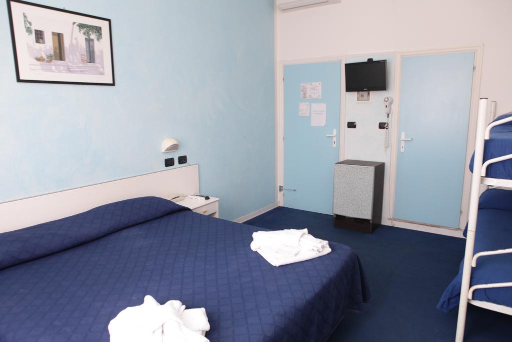 Hotel Saxon Ріміні Номер фото