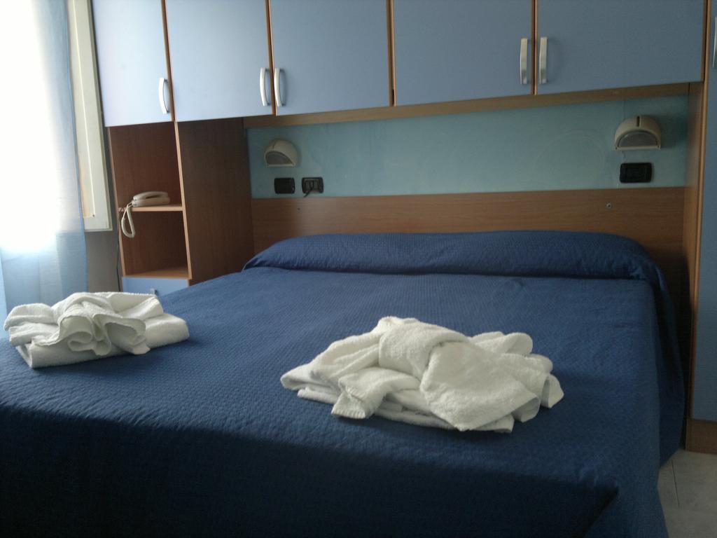 Hotel Saxon Ріміні Номер фото