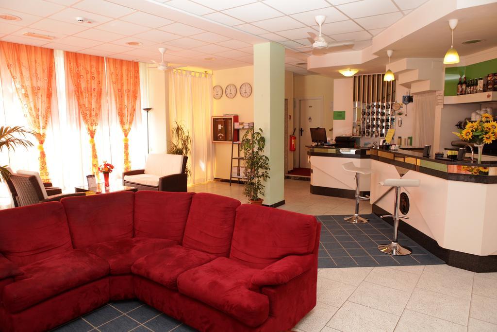 Hotel Saxon Ріміні Екстер'єр фото