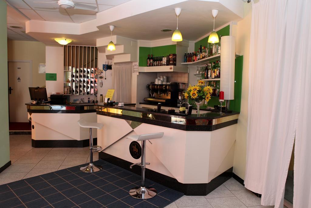 Hotel Saxon Ріміні Екстер'єр фото