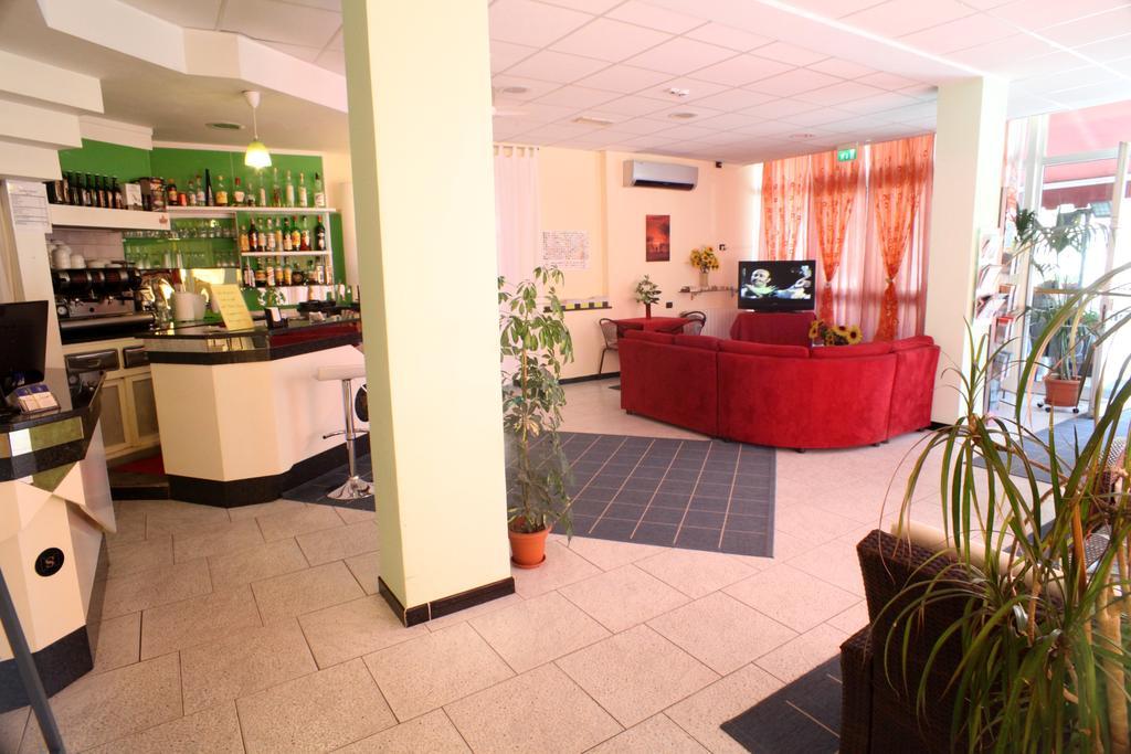 Hotel Saxon Ріміні Екстер'єр фото