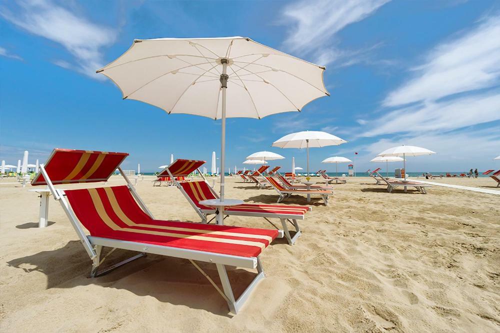 Hotel Saxon Ріміні Екстер'єр фото